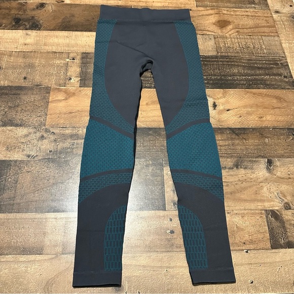 Lululemon About That Base Tight - Picture 2 of 5